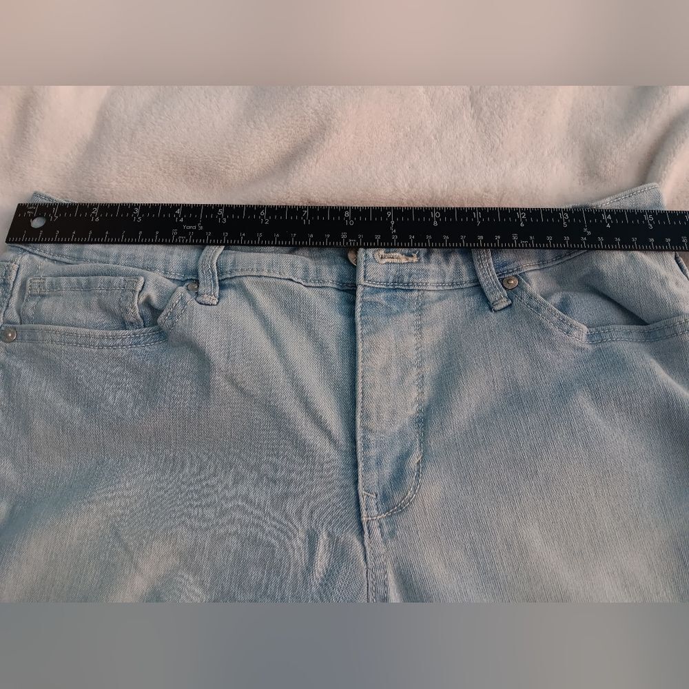 Gloria Vanderbilt Women's Rail Straight Capris Blue Denim Size 8 - Picture 7 of 9